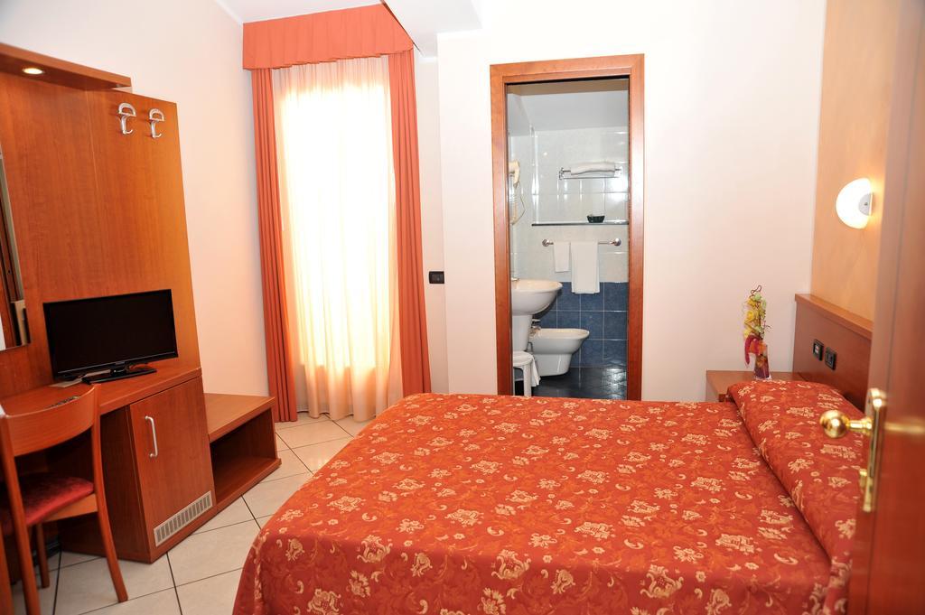 Hotel Stazione Livorno Bagian luar foto