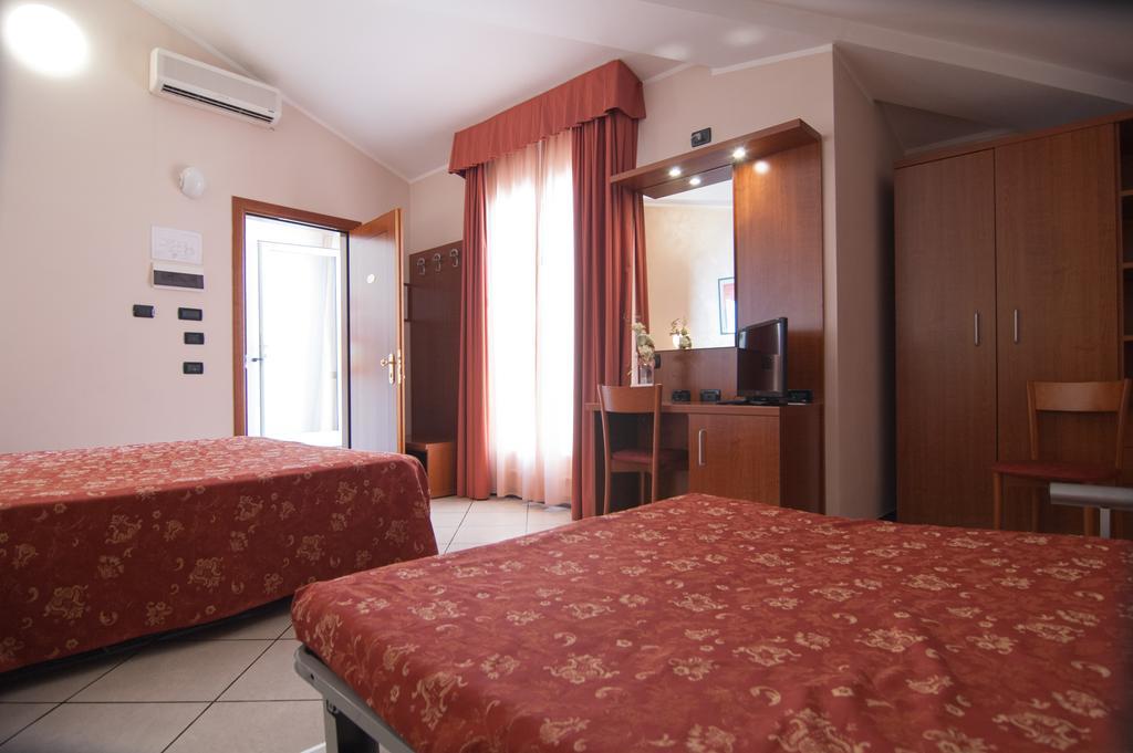 Hotel Stazione Livorno Bagian luar foto