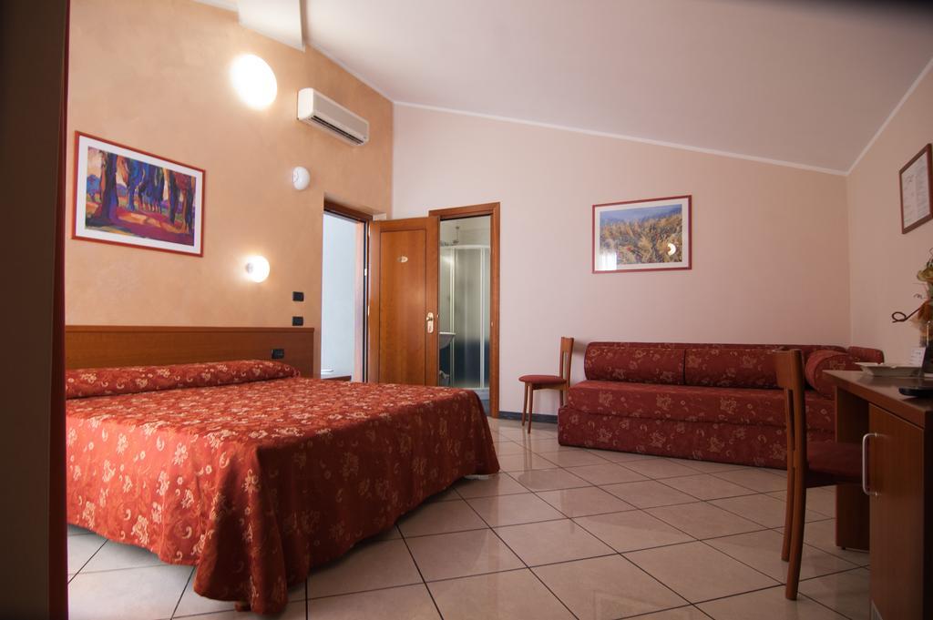 Hotel Stazione Livorno Ruang foto